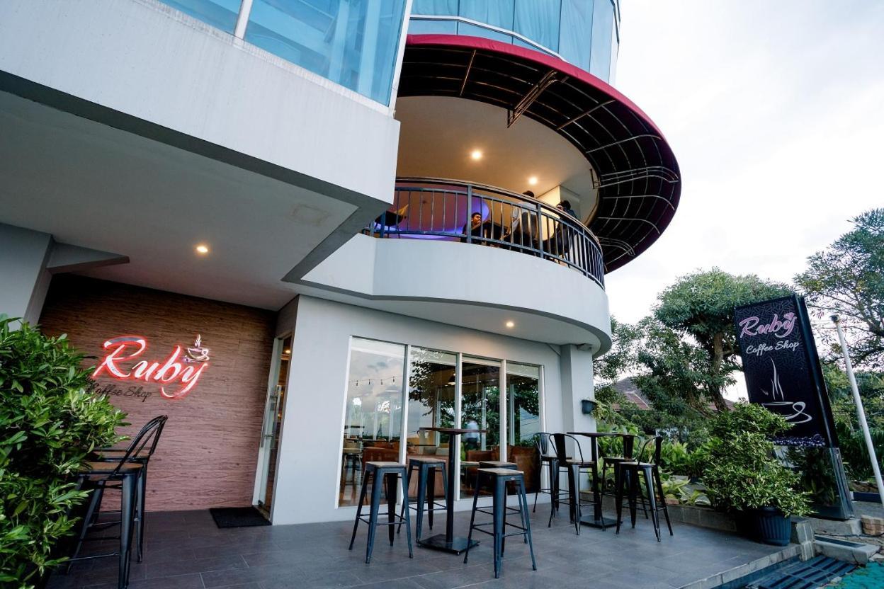 Emersia Hotel And Resort Bandar Lampung Exterior foto