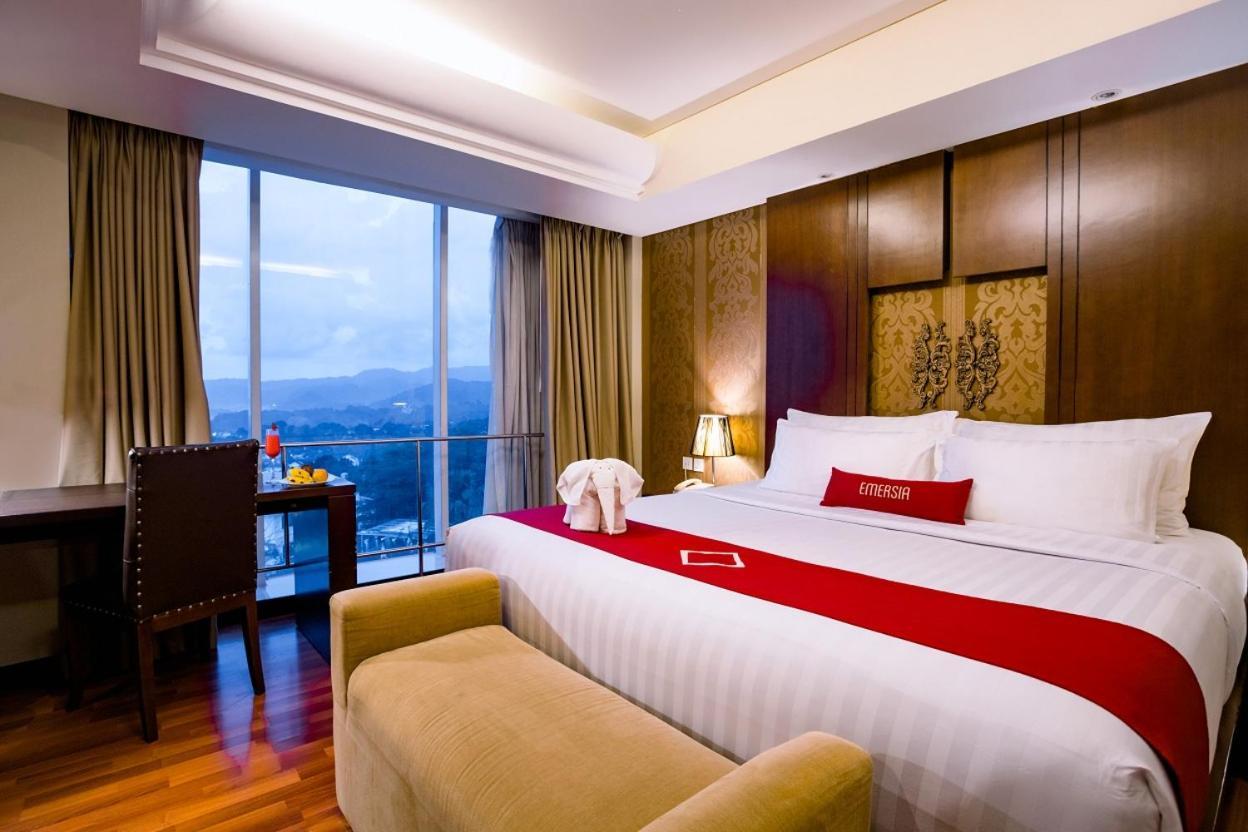 Emersia Hotel And Resort Bandar Lampung Exterior foto