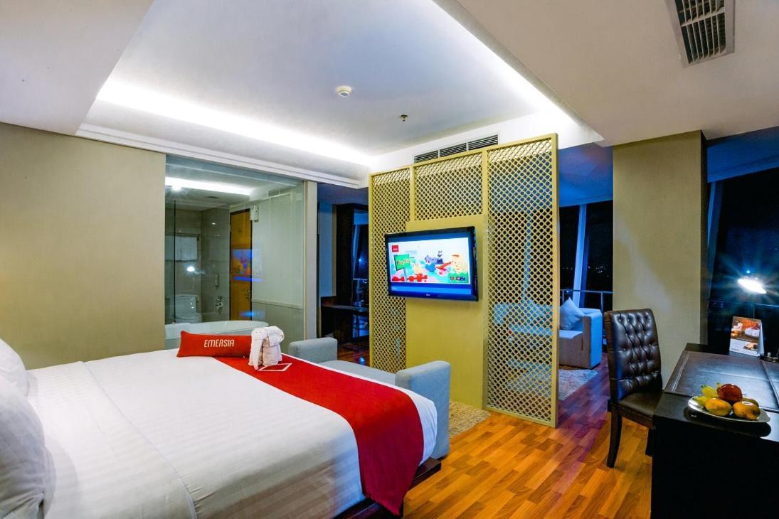 Emersia Hotel And Resort Bandar Lampung Exterior foto