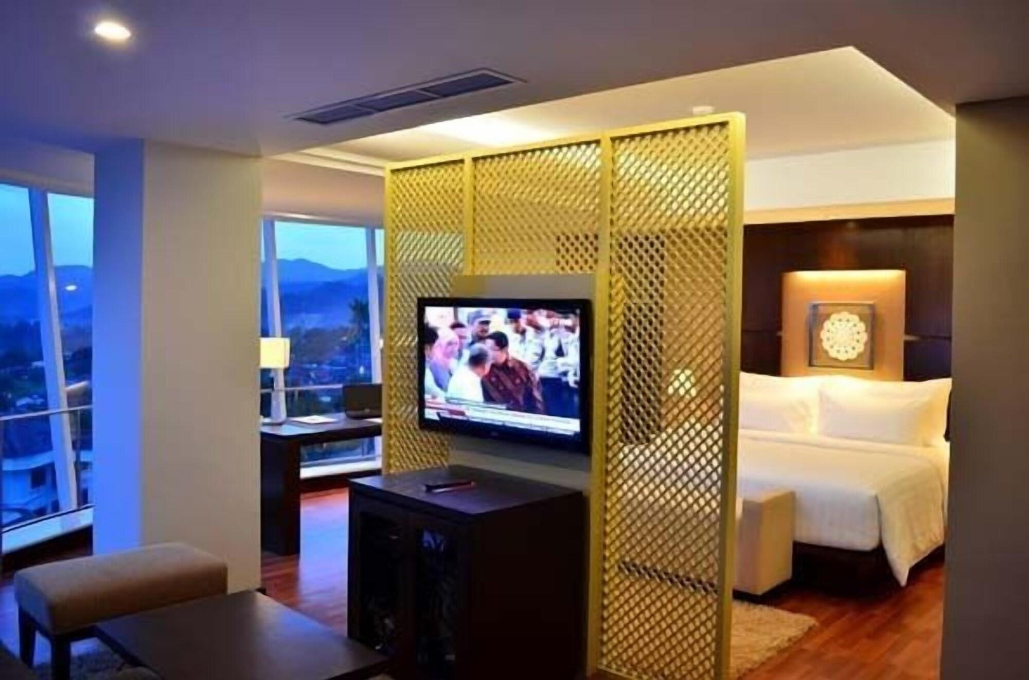 Emersia Hotel And Resort Bandar Lampung Exterior foto
