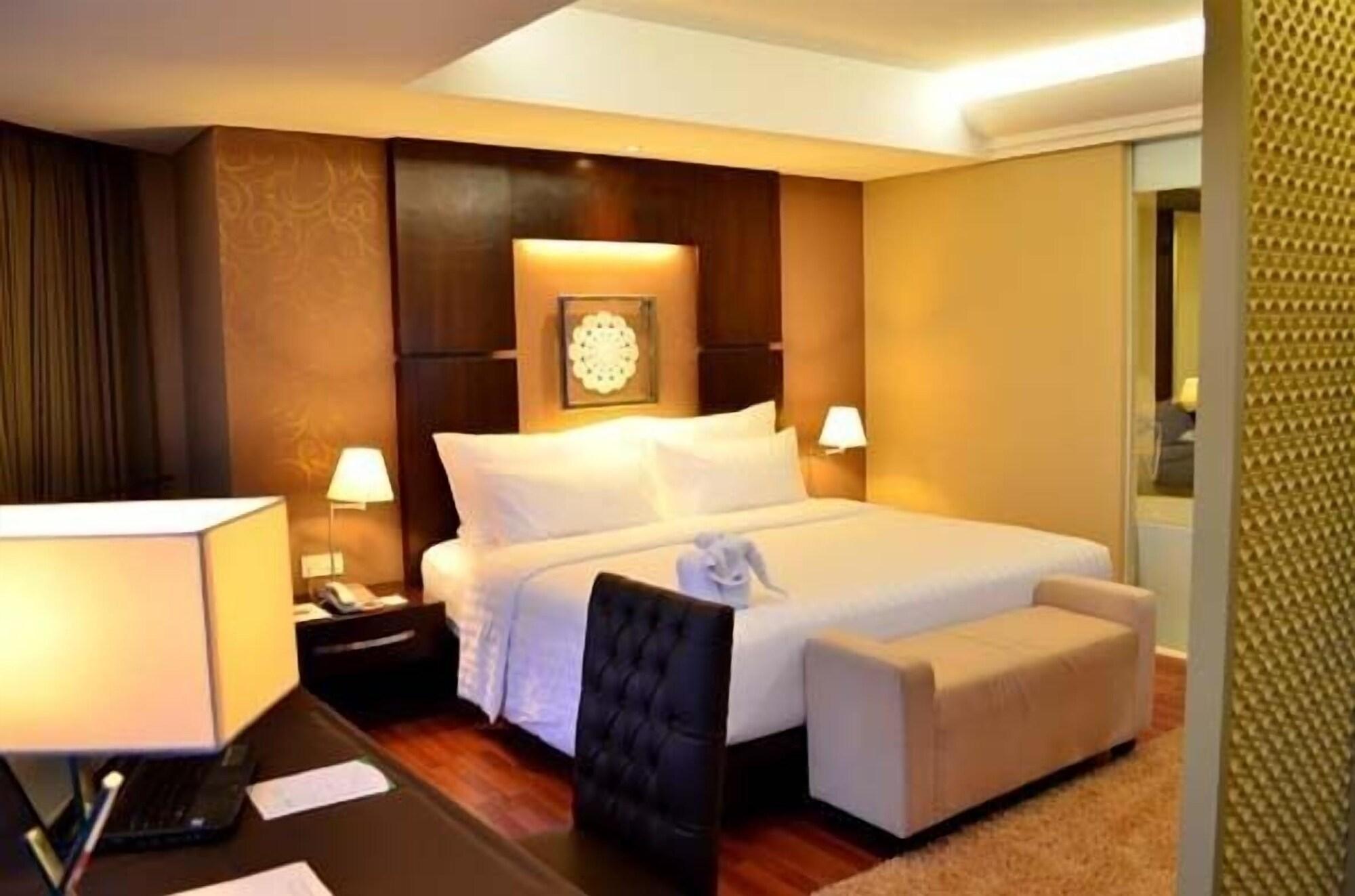 Emersia Hotel And Resort Bandar Lampung Exterior foto
