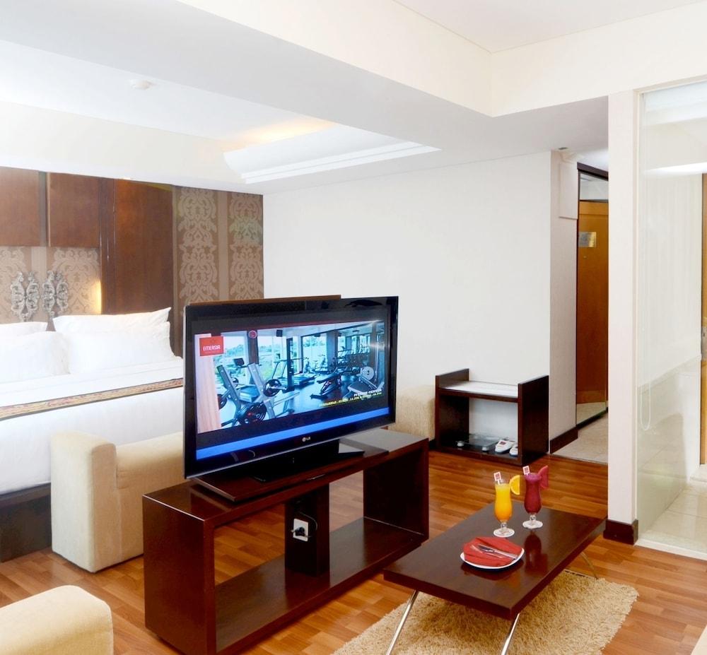 Emersia Hotel And Resort Bandar Lampung Exterior foto